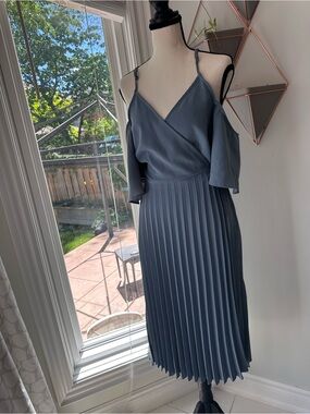 NWT BOOHOO V-Neck Cold-Shoulder Pleated Midi Wrap Dress Slate Blue Size 12